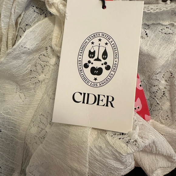 Cider Ivory Lace Ruffle Blouse - Picture 3 of 3